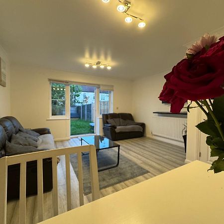 Spacious 3 Bedroom Home, With Private Driveway 5 Minutes From Excel Centre & Custom House ลอนดอน ภายนอก รูปภาพ