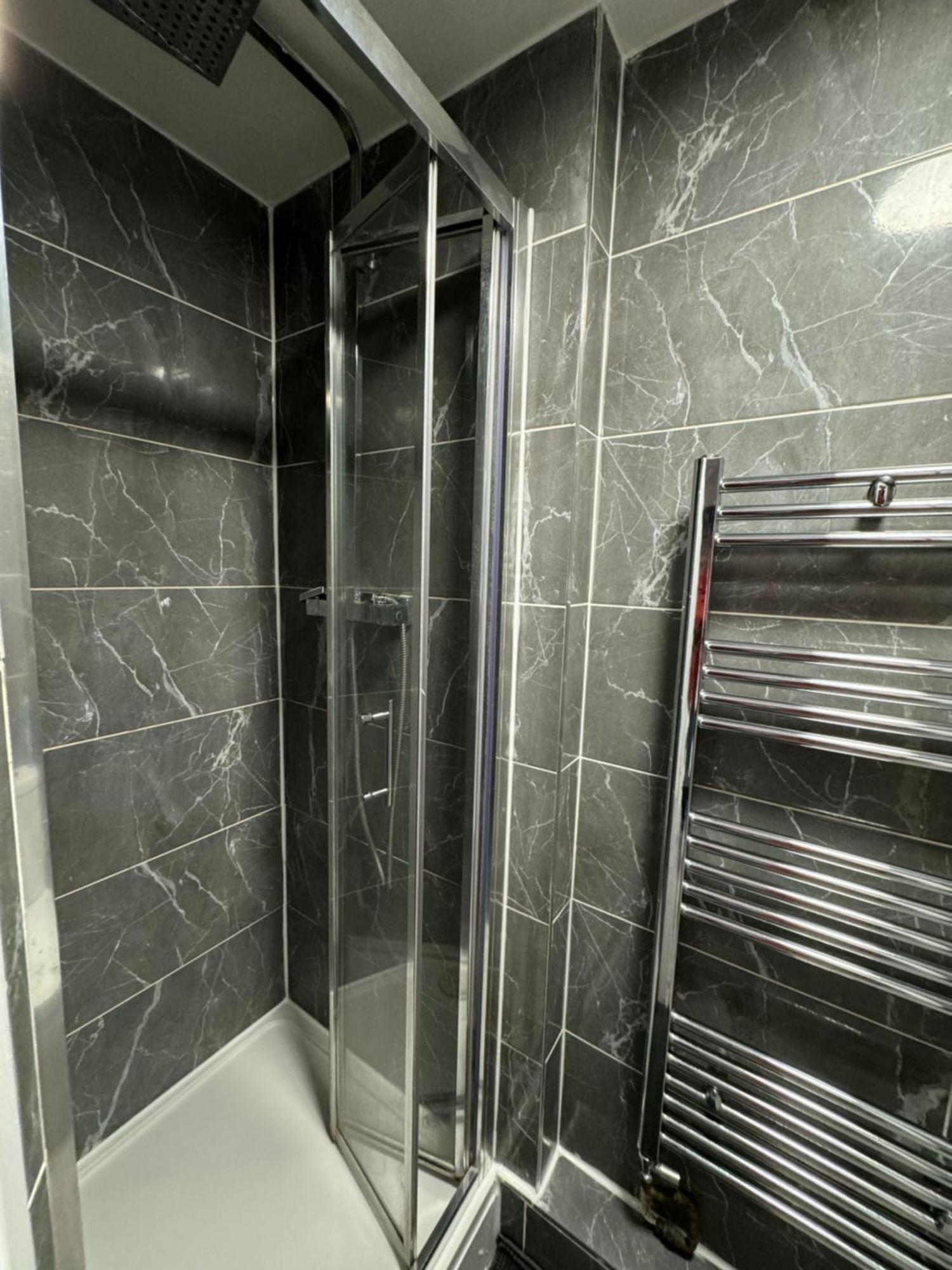 Spacious 3 Bedroom Home, With Private Driveway 5 Minutes From Excel Centre & Custom House ลอนดอน ภายนอก รูปภาพ